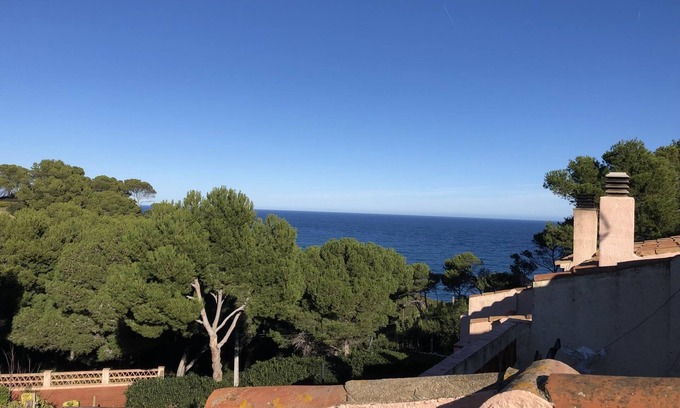 Begur Cottage | Casa Pollo - Relaxing Spa Retreat with Family-Friendly Amenities