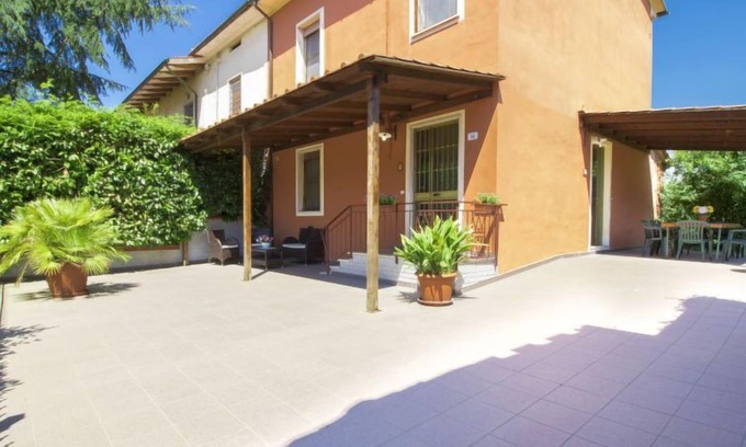 Orentano House | Relax at Casa Ponziani with Oceanfront Pool & Spa
