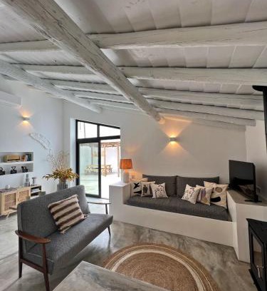 Reguengos de Monsaraz House | Discover Casa Postigo no Campo: Oceanfront Bliss Awaits