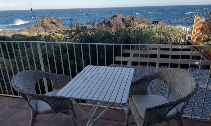 Pozzillo House | Casa Pozzillo: Ocean View Rooms with Spa & Pool Access