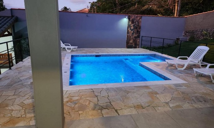Veloso House | Family-Friendly Casa Praia do Veloso with Pet Amenities