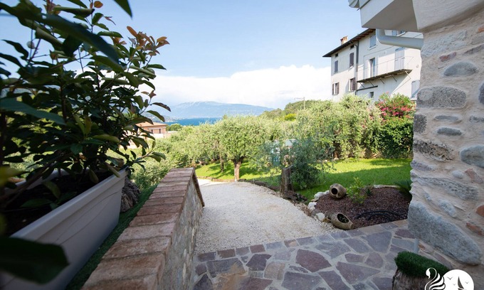 Cunettone-villa Apartment | Inviting Casa Priscilla with Spa and Family-Friendly Amenities
