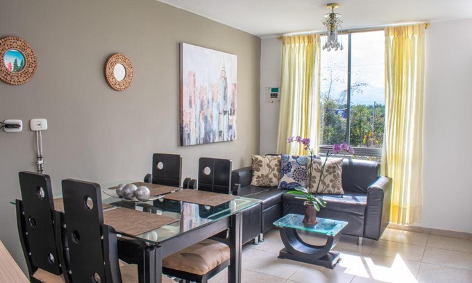 Pereira House | Pet-Friendly Casa Privada Cerritos with Pool & Breakfast