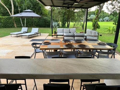 Ricaurte Villa | Inviting Casa Privada in Exclusive Club with Ocean View