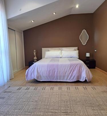 Vilanova House | Discover Casa Privada Centrica: Family-Friendly Retreat