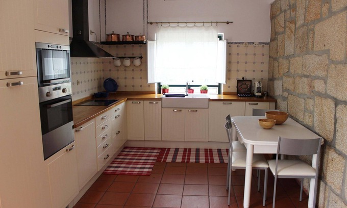 Paredes de Coura Cottage | Casa de São Silvestre is located in a mountainous area close to the Gerês mountain range.