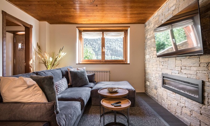 Pujo Ski Chalet | Relaxing Stay at Casa Pujo for 6 Adults, Near Baqueira