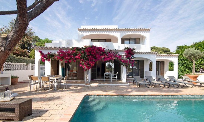 Vale do Garrao Villa | Relax at Casa Quarenta Garrão: A 4-Star Family Retreat