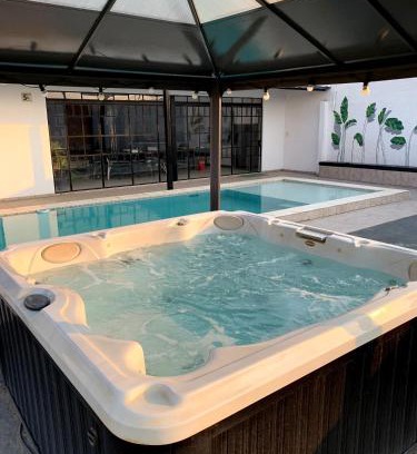 Province of Chaco House | Relaxing Retreat: Casa Quinta with Pool & Jacuzzi Await