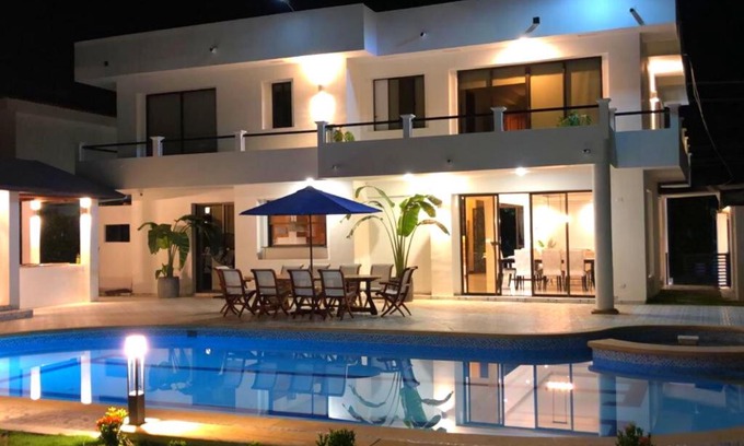 Girardot House | Discover Casa Quinta: A Family-Friendly Oasis in Girardot