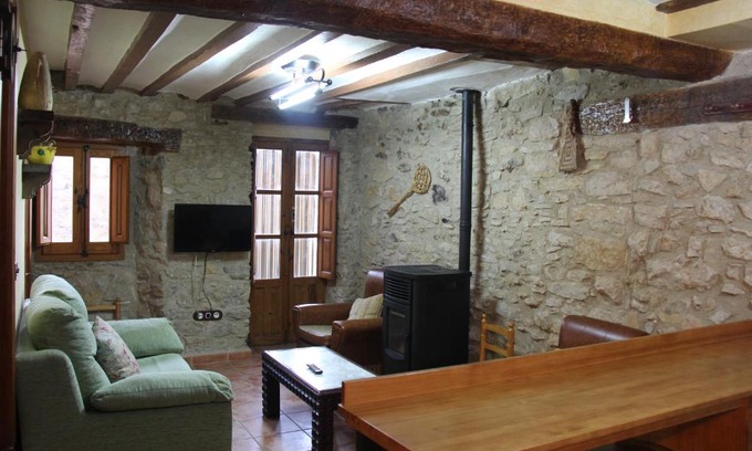 Vilafranca Ski Chalet | Highly Rated Casa Rústica with Mountain Views in Villafranca