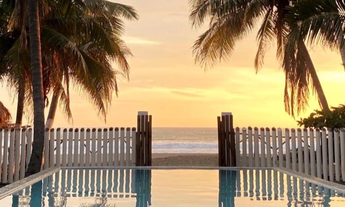 Puerto Arista House | Beachfront Casa Rústica in Sofía with Pool and Ocean Views