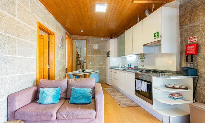 Seia House | Cozy Casa Rústica T2 with Kitchen & Fireplace in Seia