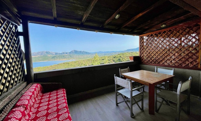 Cugnana Verde Apartment | Discover Casa Raffa: Pet-Friendly Retreat with Breakfast