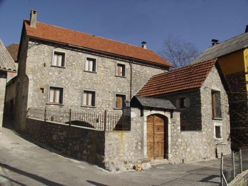 Sin House | Welcoming Casa Ramón El Pallé: Pet & Child Friendly Retreat