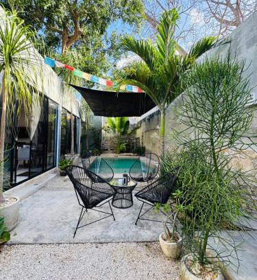 Centro House | Discover Relaxation: Hidden Oasis with Private Pool in Merida