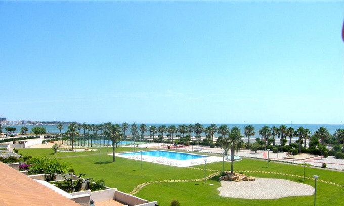 L'Ampolla House | Coastal Retreat at Casa Raquel with Ocean View Amenities