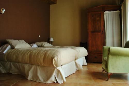 Piedralaves House | Pet-Friendly Casa Rebollares II with Pool & Family Amenities