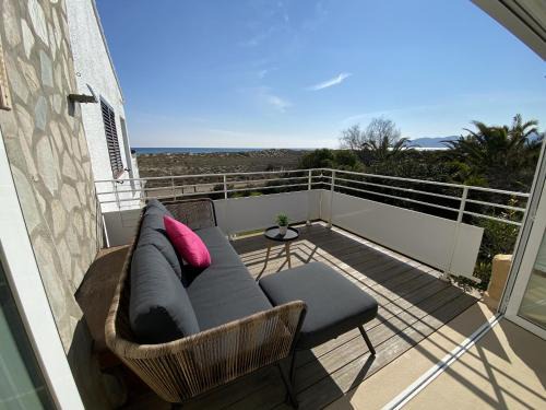 Mas Pinell Apartment | Casa Regina: Top-Rated Oceanfront Retreat for Families