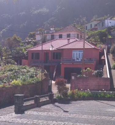Arco de Sao Jorge House | Pet-Friendly Casa Reizinho with Oceanfront Views