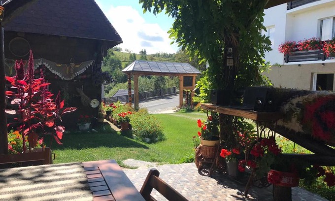 Calinesti House | Budget-Friendly Casa Relax: Rated 9/10 with Family Amenities