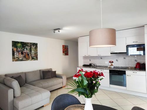 Locarno Apartment | Discover Casa Renoir - Steps from Zee, Rated 10/10!