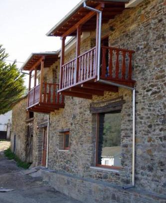 Braganca House | Cozy Casa Restaurante O Pitès: Pet-Friendly Retreat