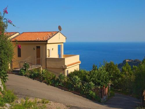 Castelmola Apartment | Pet-Friendly Casa Rex: Rated 9.4 by Happy Guests