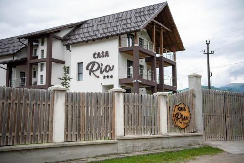 Bughea de Sus Villa | Casa Ria: Top-Rated Retreat with Pool and Dining Options