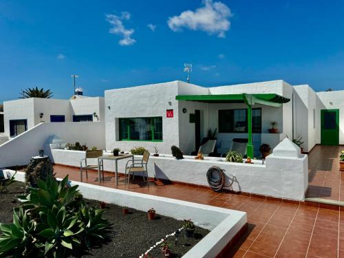 Los Cocoteros House | Casa Riadero by Vulcano Homes