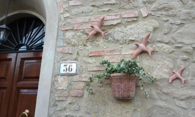 Chianni Apartment | Family-Friendly Retreat at Casa Ricciardi - Rated 9.6/10