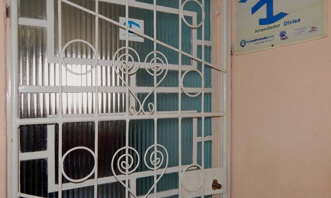 Centro Havana House | Discover Casa Rita: Relaxing Spa and Family-Friendly Stay