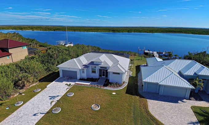 South Gulf Cove House | Casa Riva | Lagoon Front | 2 Masters | Pool | Spa | Swim up Bar | Lounge