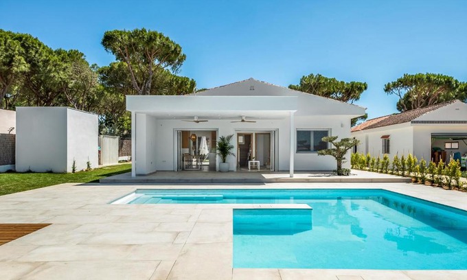 Conil de la Frontera House | Welcome to Casa Robert: Family-Friendly Getaway with Pool