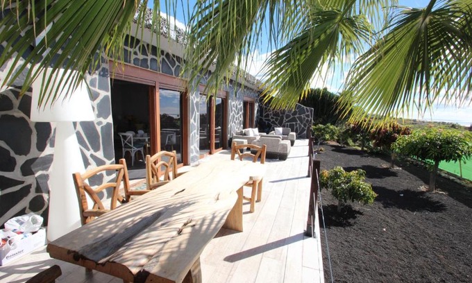 San Juan de la Rambla House | Relax at Casa Robinson Finca with Pool & Breakfast Options