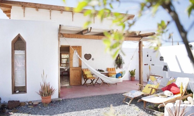 Tuineje House | Pet-Friendly Casa Romántica Fuego: Oceanfront Retreat