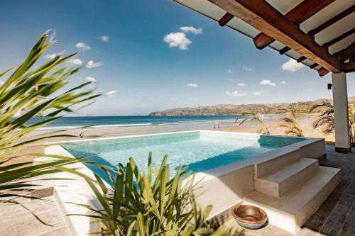 Las Escobas del Venado House | Relaxing Oceanfront Stay at CASA ROSA 49’ - Playa Venao