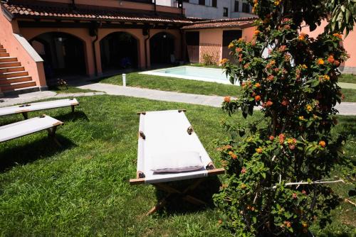 Sesto Ulteriano Bed & Breakfast | Relax at Casa Rosa: Oceanfront, Pet-Friendly Retreat