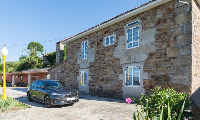Silleda House | Casa Rosalía: Pet Friendly Retreat with Top Guest Ratings