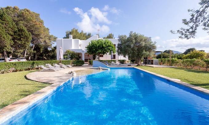 Santa Eulalia del Rio Villa | Casa Rosita: Family-Friendly Retreat by Niu Blau Beach