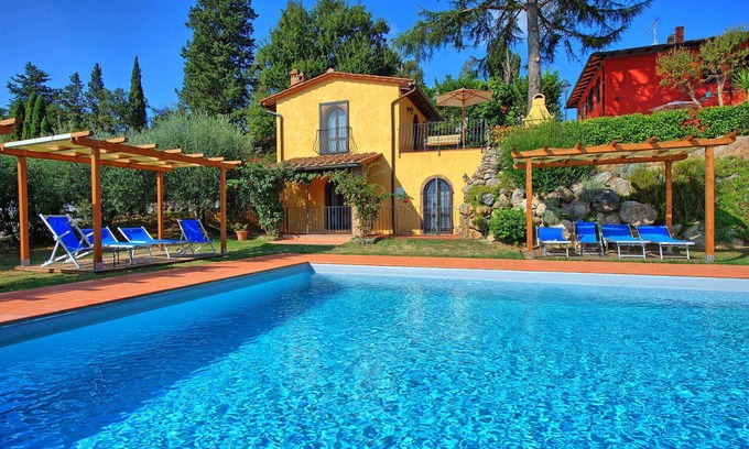 Certaldo Apartment | Casa Rossa 4: Ideal Holiday Rental with Pool in Chianti