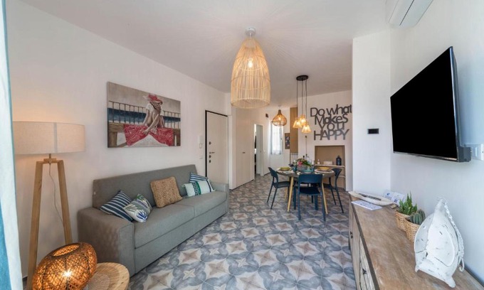 Lierna Apartment | Enchanting Casa Royale Appartamento Acqua with Pool & Kids
