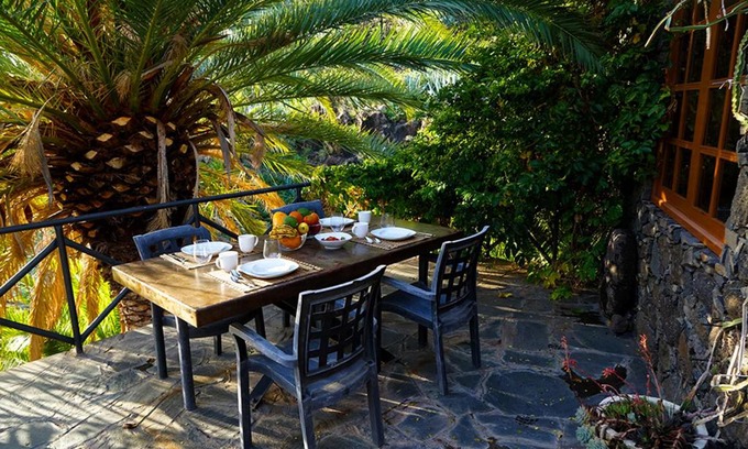 Lomito Fragoso y Honduras Ski Chalet | Inviting CASA RURAL LOS FRONTONES: Ocean Views Await