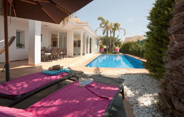 Bell Horizo Villa | Relax at Casa Rufina: Your 4-Star Poolside Retreat
