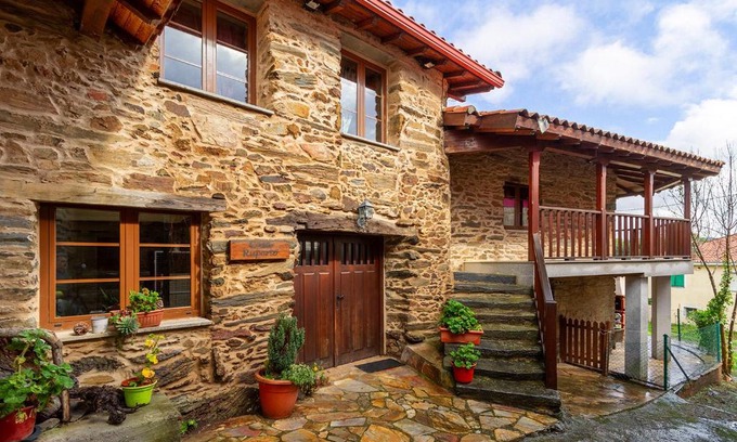 Doade House | Casa Ruperto: Guest Rated 8.9, Pet and Child Friendly Stay
