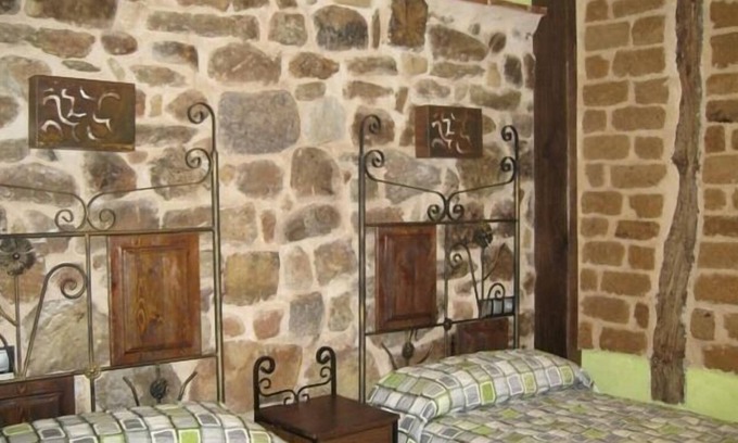 Salas de los Infantes Cottage | Inviting Casa Rural La Botería with Kitchen for 13 Guests
