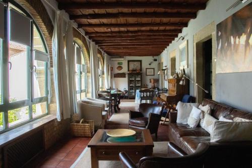 San Martin de Trevejo House | Discover Casa Rural Antolina: Rated 9.3 with Family-Friendly Dining