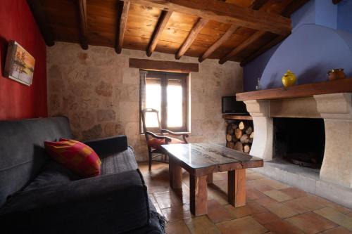 Alcala del Jucar House | Pet-Friendly Getaway at Casa Rural Aldaba - Rated 9/10