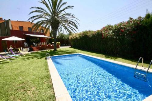 Vilamaniscle House | Relax at Casa Rural Cal Sisco: 4-Star Retreat with Pool