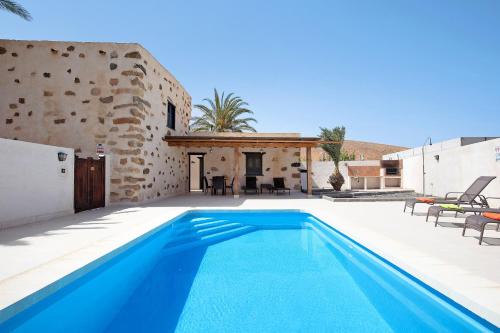 Pajara House | Inviting Casa Rural Andresito: Rated 9.4/10 with Pool Access